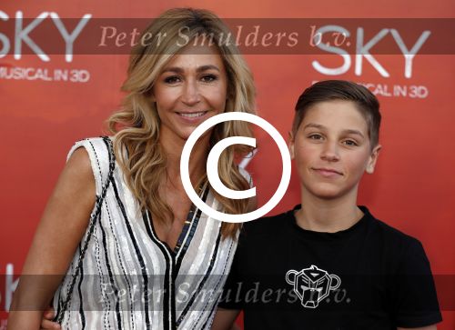 Amsterdam  3 april 2016
Premiere musical Sky in het Amsterdam theater.
Wendy en Sem v Dijk