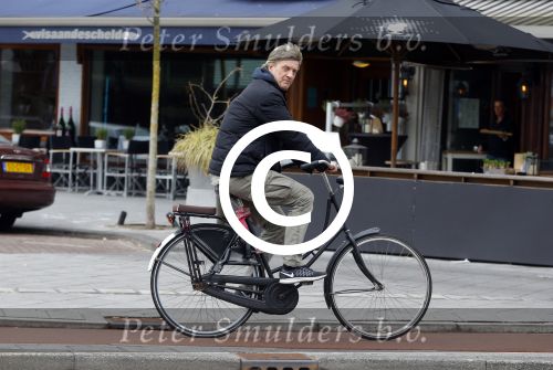 Amsterdam 20 maart 2016 
Wim Kieft op de fiets in Amsterdam rivierenbuurt