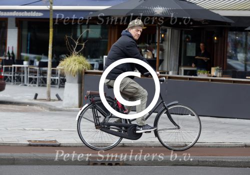 Amsterdam 20 maart 2016 
Wim Kieft op de fiets in Amsterdam rivierenbuurt