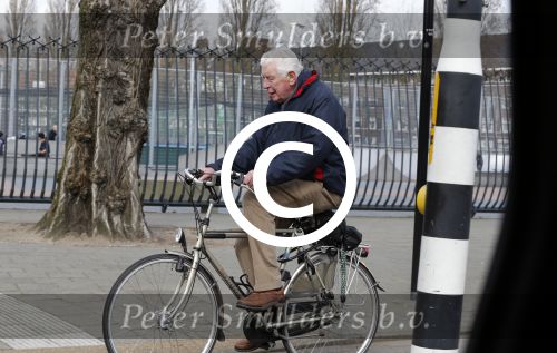 Amsterdam 31 maart 2016 
Wim Kok op de fiets in Amsterdam.