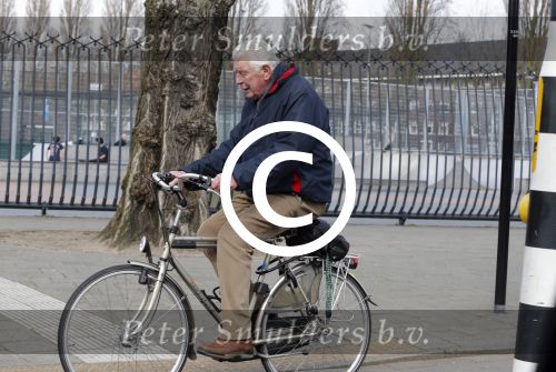 Amsterdam 31 maart 2016 
Wim Kok op de fiets in Amsterdam.