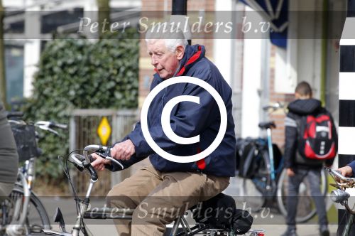 Amsterdam 31 maart 2016 
Wim Kok op de fiets in Amsterdam.