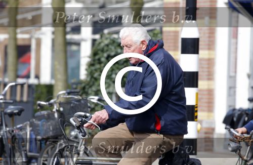 Amsterdam 31 maart 2016 
Wim Kok op de fiets in Amsterdam.