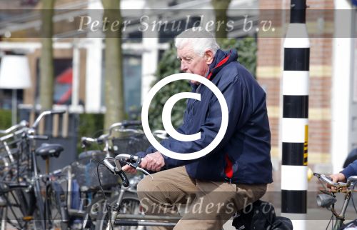 Amsterdam 31 maart 2016 
Wim Kok op de fiets in Amsterdam.