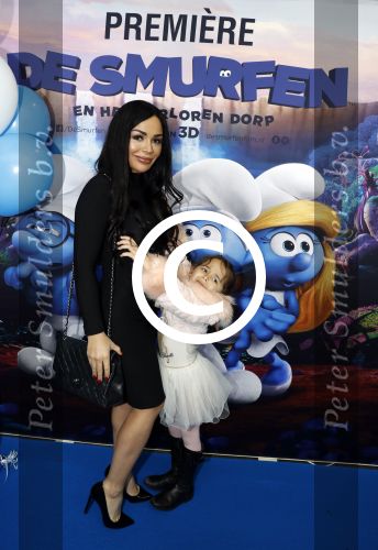 Amsterdam 18 maart 2017 
premiere Smurfen in  Pathe Arena. Amanda Balk met dochter Vegas