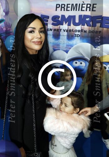 Amsterdam 18 maart 2017 
premiere Smurfen in  Pathe Arena. Amanda Balk met dochter Vegas