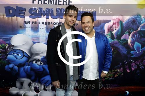 Amsterdam 18 maart 2017 
premiere Smurfen in  Pathe Arena. Barry Paf met vriend