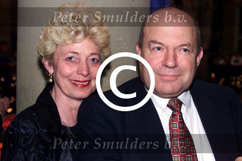 Amsterdam 1 januari 2000

Staatsloterij show op locatie in Magna Plaza.
Moeder Bart de Graaff met haar vriend

Peter Smulders BV