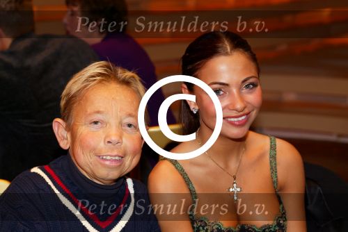 Amsterdam 21 december 2001

Uitreiking van de Rembrandt awards in de beurs van Berlage.
Bart de Graaf en Georgina Verbaan

Peter Smulders bv