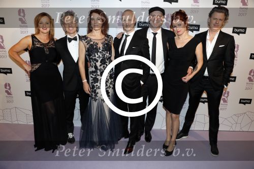 Hilversum 6 maart 2017
Uitreiking Buma awards in studio 21. Blof met hun dames. Paskal jacobsen Norman Bonink Peter Slager en Bas Kennis met hun vrouwen