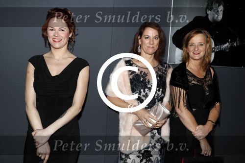 Hilversum 6 maart 2017
Uitreiking Buma awards in studio 21. Blof met hun dames. Paskal jacobsen Norman Bonink Peter Slager en Bas Kennis met hun vrouwen