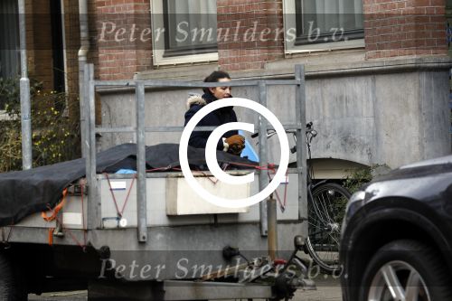 Amsterdam 1 maart 2017 
Caro Emerald op haar fiets bij haar huis