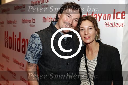 Utrecht 23 maart 2017
Premiere Holiday on ice in de jaarbeurs met Maxim en Rene Froger. caspar Burgi met vrouw