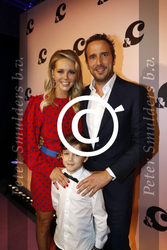 Amsterdam 21 maart 2017
Presentatie magazine Chantal janzen in de Adam toren. Chantal haar man Marco en zoon James waren er ook bij