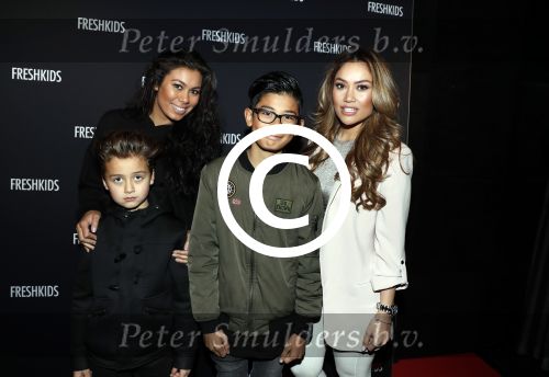 Amsterdam 26 maart 2017
Modeshow freshkids in the harbour club . kinderen en vrouwen van diverse voetballers liepen mee. Cheyen van Slee met zoon