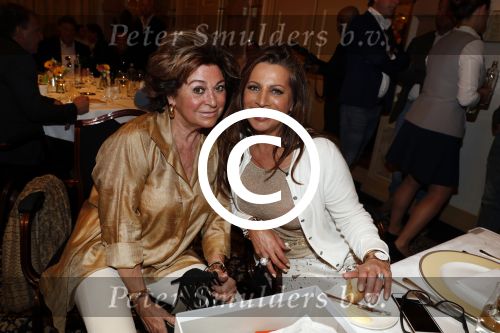 Amsterdam 27 maart 2017
Uitreiing strong woman award in het amstel Hotel. Christine Kroonenberg met Esther Oosterbeek