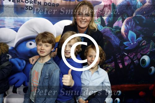 Amsterdam 18 maart 2017 
premiere Smurfen in  Pathe Arena. Claudia Klein met kids