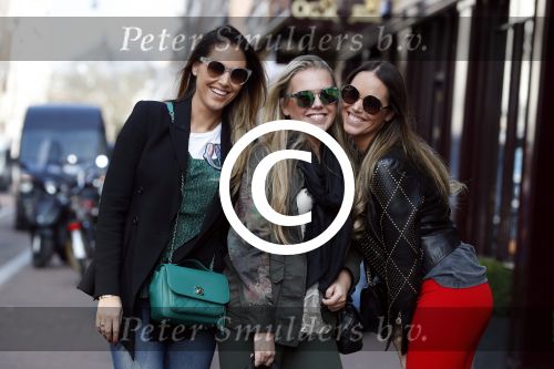 Amsterdam 28 maart 2017
Maybritt Slof en Danielle Slof met een vriendin op de pc hooftstraat