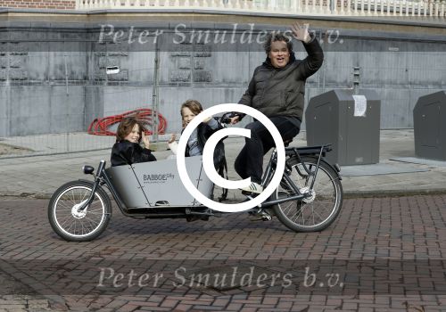 Amsterdam 1 maart 2017 
Dirk Zeelenberg met zijn 3 kinderen in de bakfiets in Amsterdam zuid