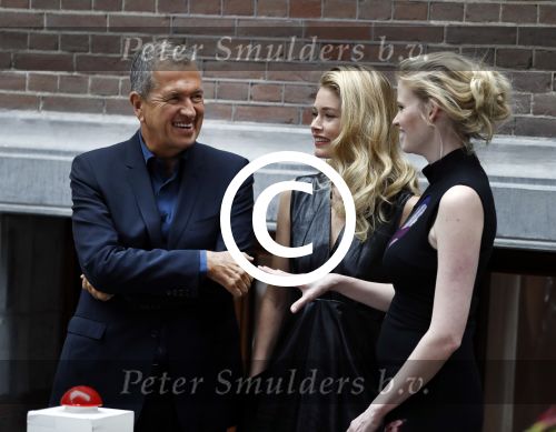 Amsterdam 8 maart 2017
Voque 5 jaar. Op de cover staan Doutzen Kroes en Lara Stone. Mario Testino is de fotograaf . Hoofdredaktrice Karin Swerink is ook aanwezig in het conservatorium hotel.