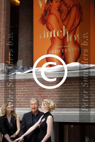Amsterdam 8 maart 2017
Voque 5 jaar. Op de cover staan Doutzen Kroes en Lara Stone. Mario Testino is de fotograaf . Hoofdredaktrice Karin Swerink is ook aanwezig in het conservatorium hotel.