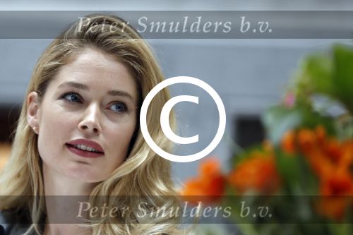 Amsterdam 8 maart 2017
Voque 5 jaar. Op de cover staan Doutzen Kroes en Lara Stone. Mario Testino is de fotograaf . Hoofdredaktrice Karin Swerink is ook aanwezig in het conservatorium hotel.