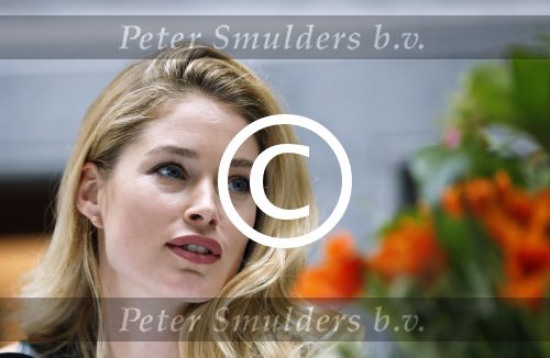 Amsterdam 8 maart 2017
Voque 5 jaar. Op de cover staan Doutzen Kroes en Lara Stone. Mario Testino is de fotograaf . Hoofdredaktrice Karin Swerink is ook aanwezig in het conservatorium hotel.