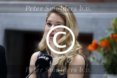 Amsterdam 8 maart 2017
Voque 5 jaar. Op de cover staan Doutzen Kroes en Lara Stone. Mario Testino is de fotograaf . Hoofdredaktrice Karin Swerink is ook aanwezig in het conservatorium hotel.