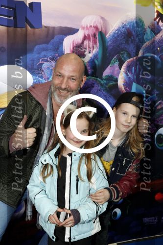 Amsterdam 18 maart 2017 
premiere Smurfen in  Pathe Arena. Eddy Zoey met zijn kinderen