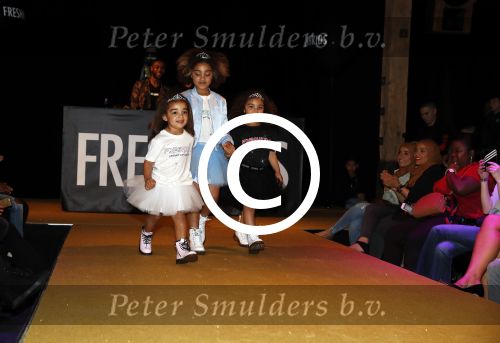 Amsterdam 26 maart 2017
Modeshow freshkids in the harbour club . kinderen en vrouwen van diverse voetballers liepen mee. dochters Eljero Elia