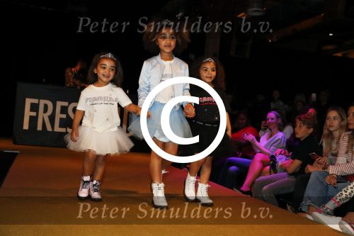 Amsterdam 26 maart 2017
Modeshow freshkids in the harbour club . kinderen en vrouwen van diverse voetballers liepen mee. dochters Eljero Elia
