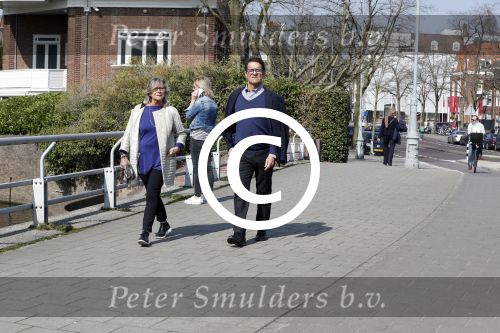Amsterdam 28 maart 2017  
Oud bondscoach van Engeland en voetbalcoach van oa Ac Milan Fabio Capello met zijn vrouw wandelend in amsterdam zuid.