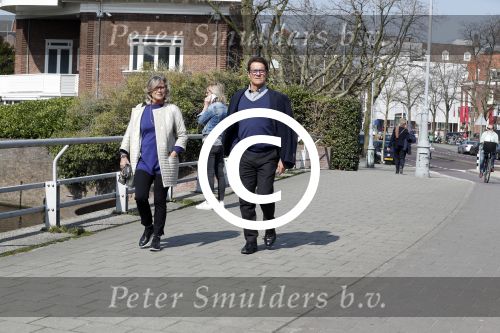 Amsterdam 28 maart 2017  
Oud bondscoach van Engeland en voetbalcoach van oa Ac Milan Fabio Capello met zijn vrouw wandelend in amsterdam zuid.