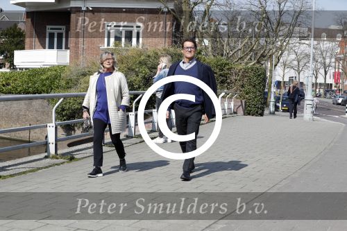 Amsterdam 28 maart 2017  
Oud bondscoach van Engeland en voetbalcoach van oa Ac Milan Fabio Capello met zijn vrouw wandelend in amsterdam zuid.