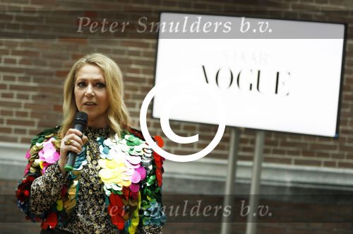 Amsterdam 8 maart 2017
Voque 5 jaar. Op de cover staan Doutzen Kroes en Lara Stone. Mario Testino is de fotograaf . Hoofdredaktrice Karin Swerink is ook aanwezig in het conservatorium hotel. Fiona Heering