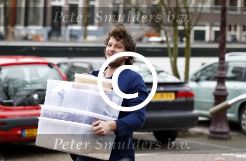 Amsterdam 19 maart 2017 
Freek v Noortwijk heeft een nieuw broodje kebap ontwikkeld . Zijn verloofde/vriendin Katja Schuurman kwam gezellig langs op de fiets.