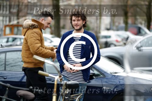 Amsterdam 19 maart 2017 
Freek v Noortwijk heeft een nieuw broodje kebap ontwikkeld . Zijn verloofde/vriendin Katja Schuurman kwam gezellig langs op de fiets.