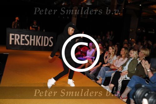Amsterdam 26 maart 2017
Modeshow freshkids in the harbour club . kinderen en vrouwen van diverse voetballers liepen mee.