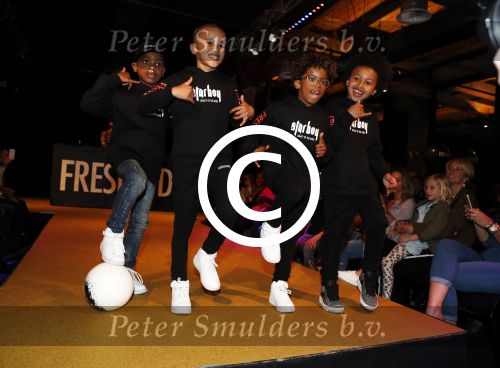 Amsterdam 26 maart 2017
Modeshow freshkids in the harbour club . kinderen en vrouwen van diverse voetballers liepen mee.