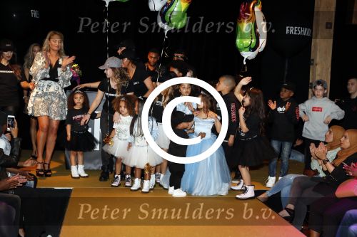 Amsterdam 26 maart 2017
Modeshow freshkids in the harbour club . kinderen en vrouwen van diverse voetballers liepen mee.