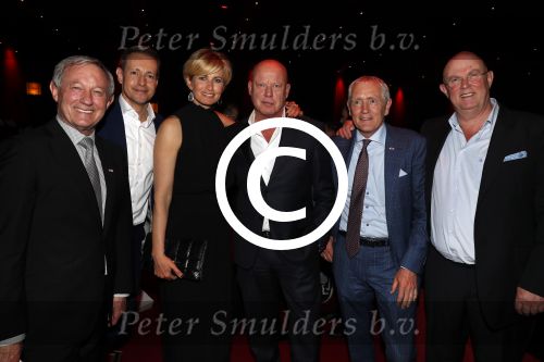 Aalsmeer 29 maart 2017
Hulphond gala in Aalsmeer studio\'s. vlnr Frank Wentink Rudolph Strickwold Anouk Smulders Frits Wester Peter v Uhm en Eric Bouwer
