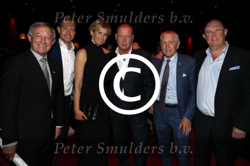 Aalsmeer 29 maart 2017
Hulphond gala in Aalsmeer studio\'s. vlnr Frank Wentink Rudolph Strickwold Anouk Smulders Frits Wester Peter v Uhm en Eric Bouwer