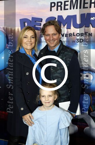 Amsterdam 18 maart 2017 
premiere Smurfen in  Pathe Arena. Gallyon v Vessem met man en dochter