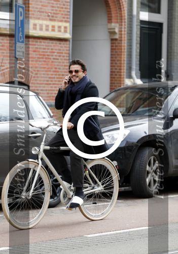 Amsterdam 10 maart 2017
Geza Weisz op zijn slippers op de fiets