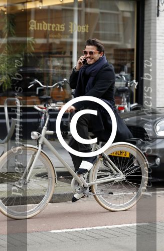 Amsterdam 10 maart 2017
Geza Weisz op zijn slippers op de fiets