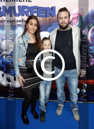 Amsterdam 18 maart 2017
Premiere de Smurfen in pathe arena. Jamie Saunders met vrouw en dochter