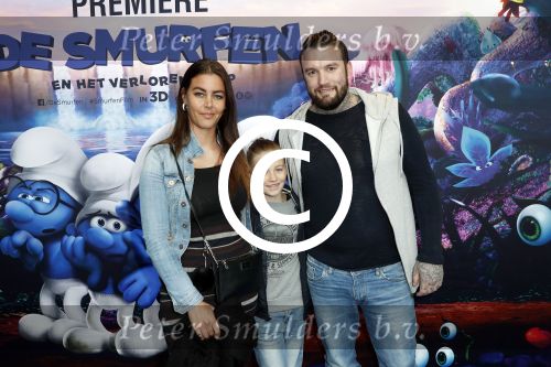 Amsterdam 18 maart 2017
Premiere de Smurfen in pathe arena. Jamie Saunders met vrouw en dochter