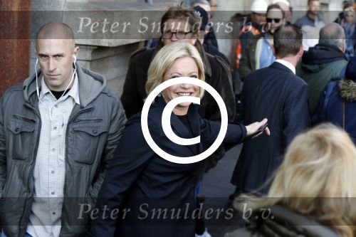 Amsterdam 27 maart 2017
janine Hennis-Plasschaert tussen het gewone publiek bij het paleis op de dam