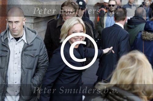 Amsterdam 27 maart 2017
janine Hennis-Plasschaert tussen het gewone publiek bij het paleis op de dam