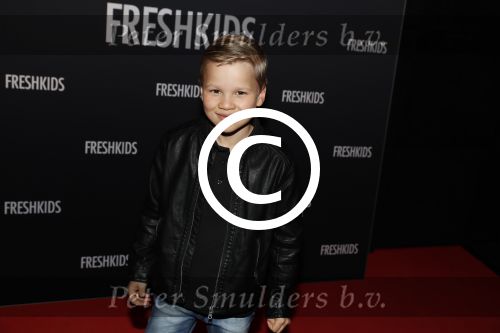 Amsterdam 26 maart 2017
Modeshow freshkids in the harbour club . kinderen en vrouwen van diverse voetballers liepen mee. Jerome Talsma gtst met moeder
